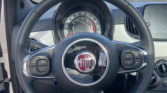 Volant Fiat 500 Dolcevita – intérieur raffiné d’une citadine d'occasion à Perpignan