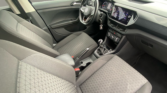 Intérieur Volkswagen T-Cross – tableau de bord et sièges avant d’un SUV d'occasion / voiture occasion Perpignan