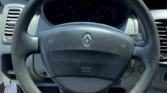 Volant multifonction Renault Trafic frigorifique, tableau de bord visible